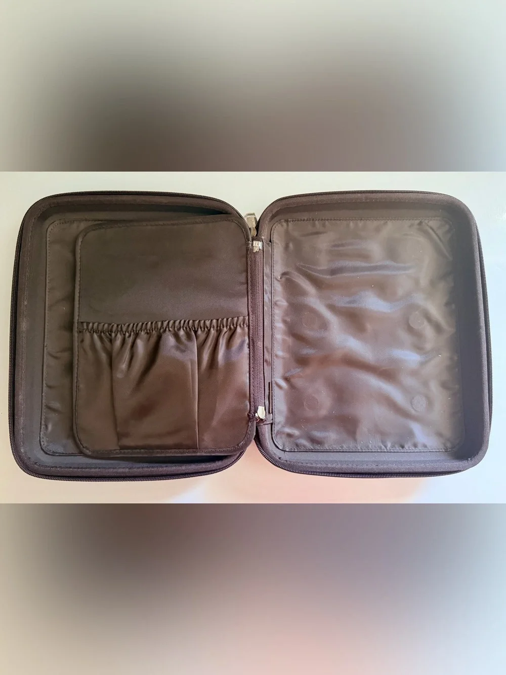 Laura Mercier Artist Portfolio Clam Shell Hard Make Up Cosmetic Case.